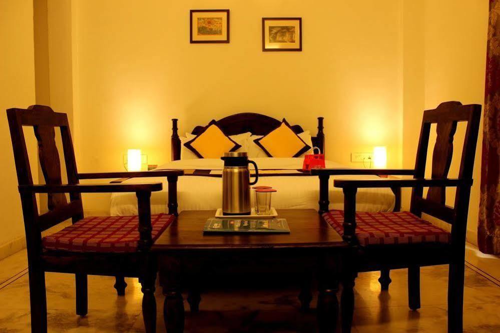 Oyo 1159 Hotel Chandra Prakash Udaipur Ngoại thất bức ảnh